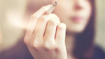 Wanita Lebih Sulit untuk Berhenti Merokok. Mitos atau Fakta?